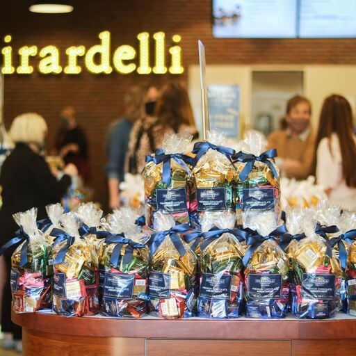 Images Ghirardelli Chocolate Outlet & Ice Cream Shop