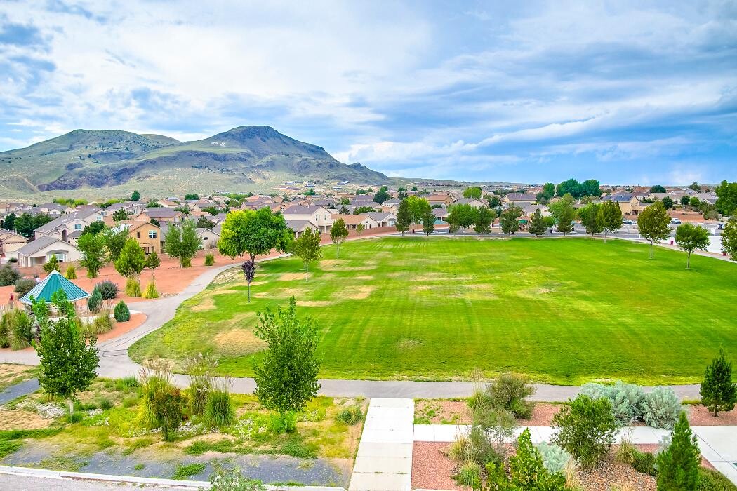 Images LGI Homes - Vistas at Huning Ranch