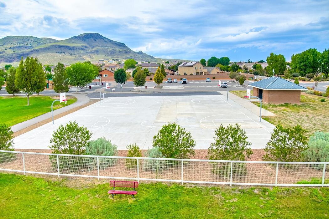 Images LGI Homes - Vistas at Huning Ranch