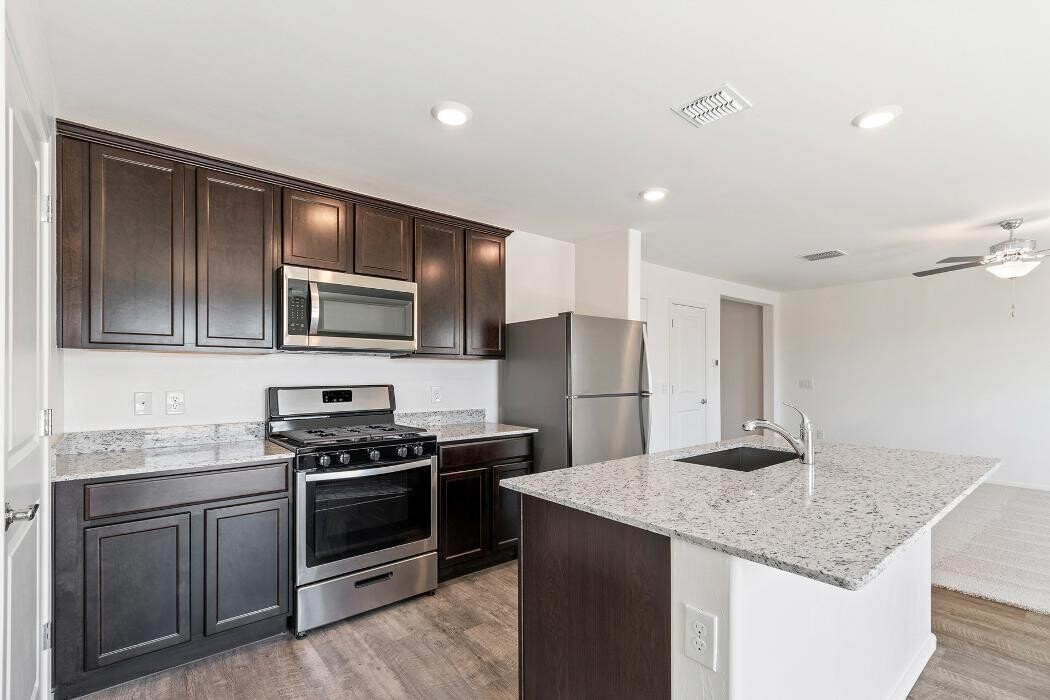 Images LGI Homes - Vistas at Huning Ranch