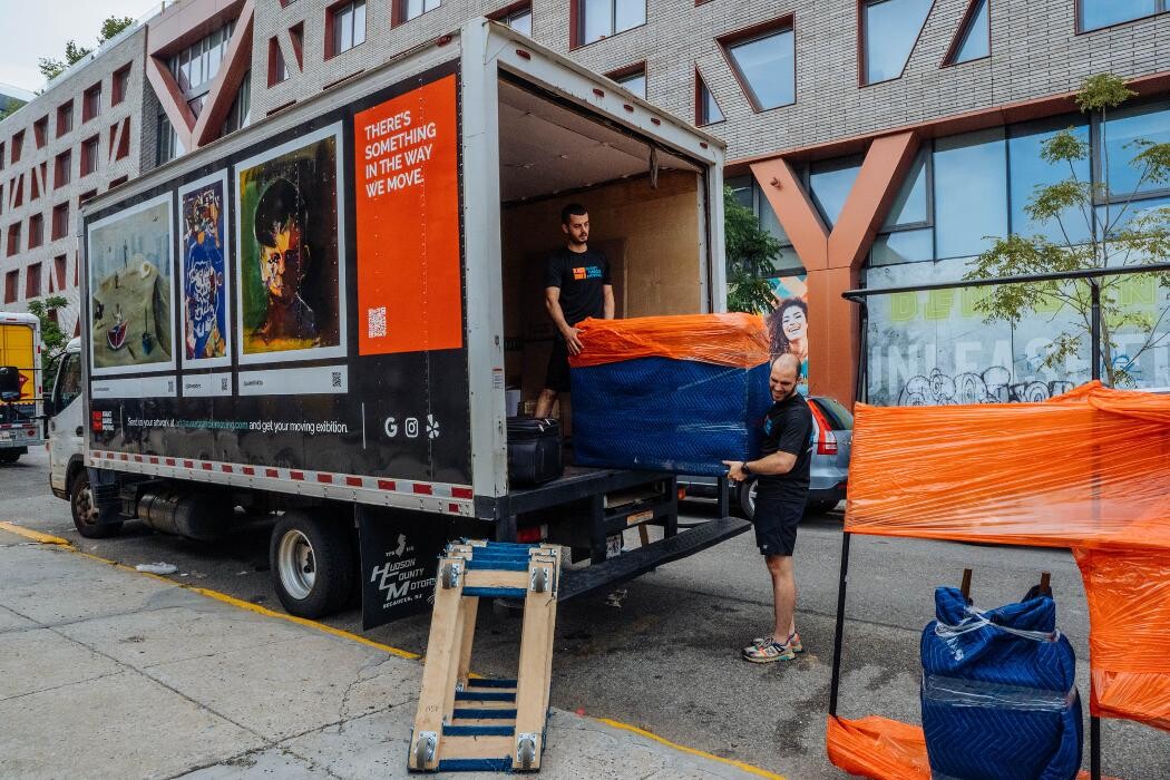 Images Avant-Garde Moving & Storage