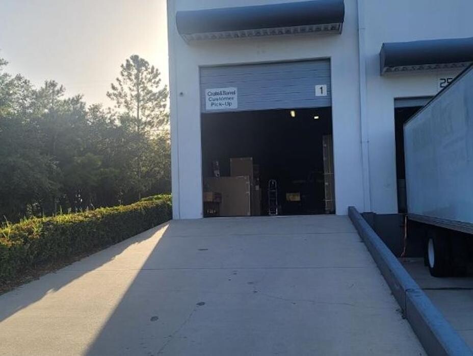 Images Crate & Barrel Warehouse