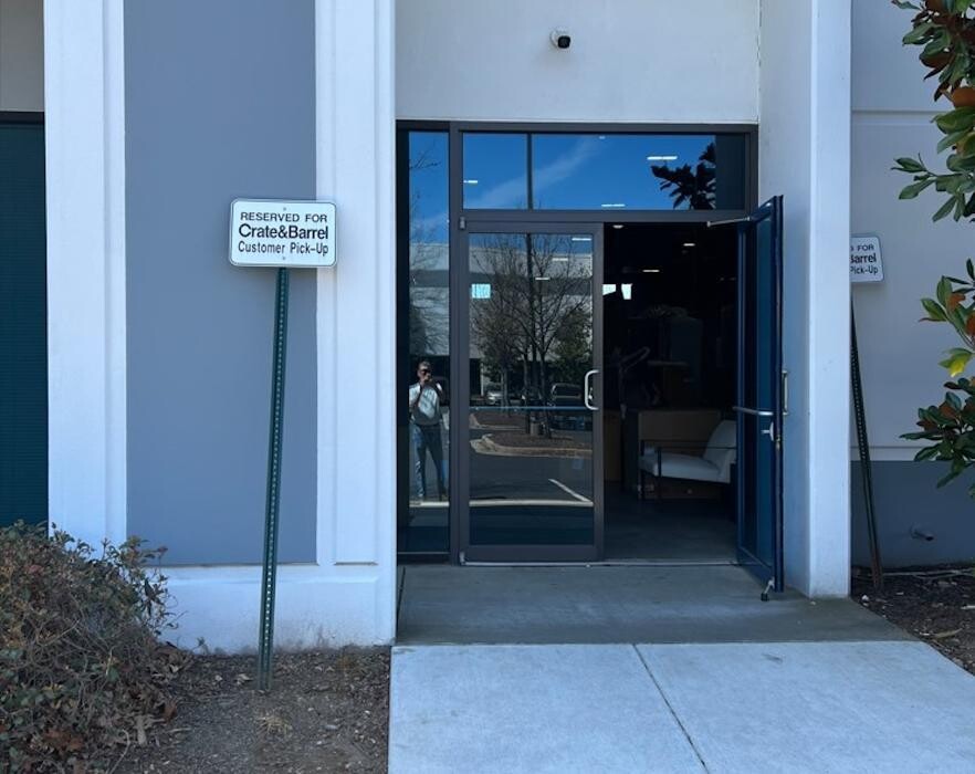 Images Crate & Barrel Warehouse
