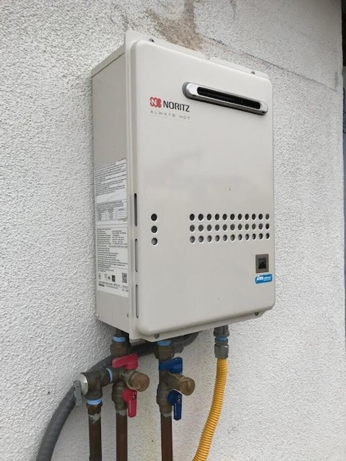 Images M and M Contracting