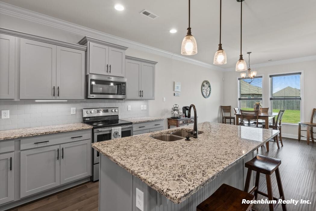 Images Rosenblum Realty, Inc.