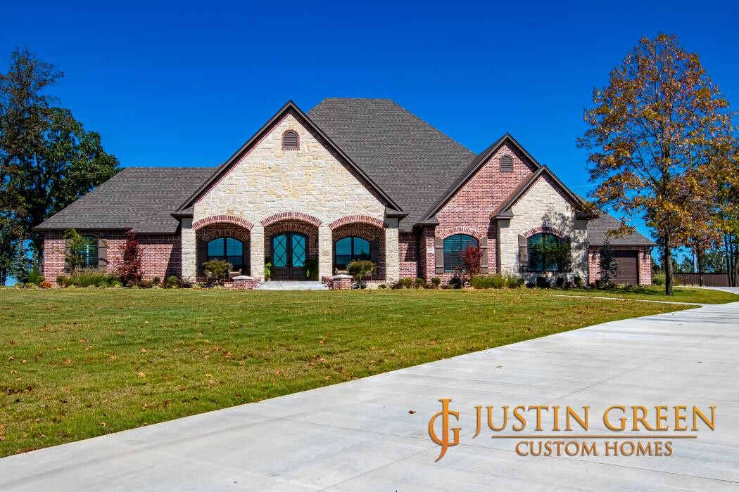 Images Justin Green Custom Homes Inc.