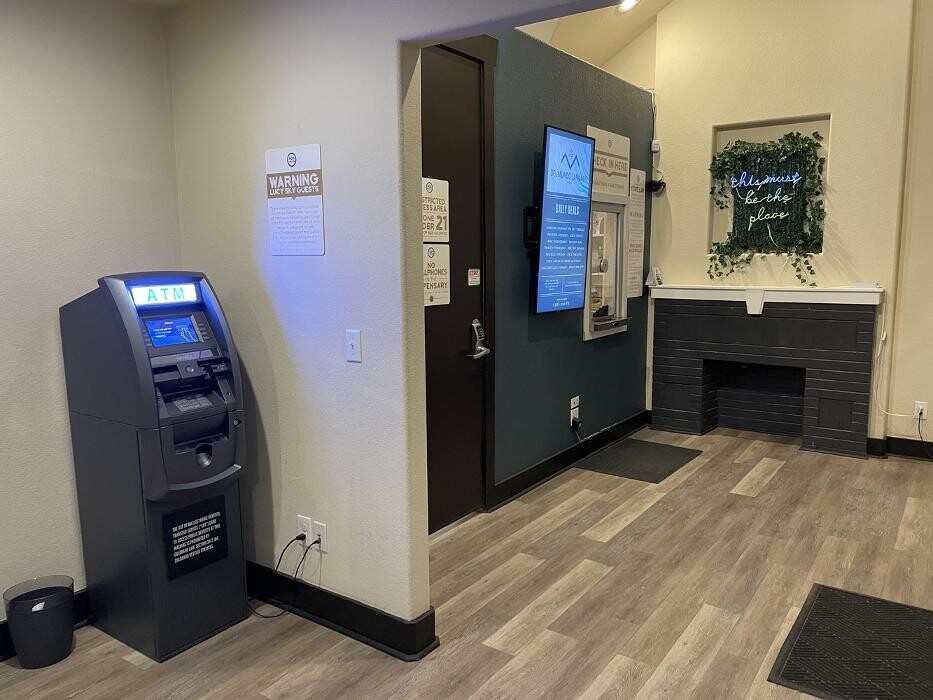 Images Del Mundo Weed Dispensary