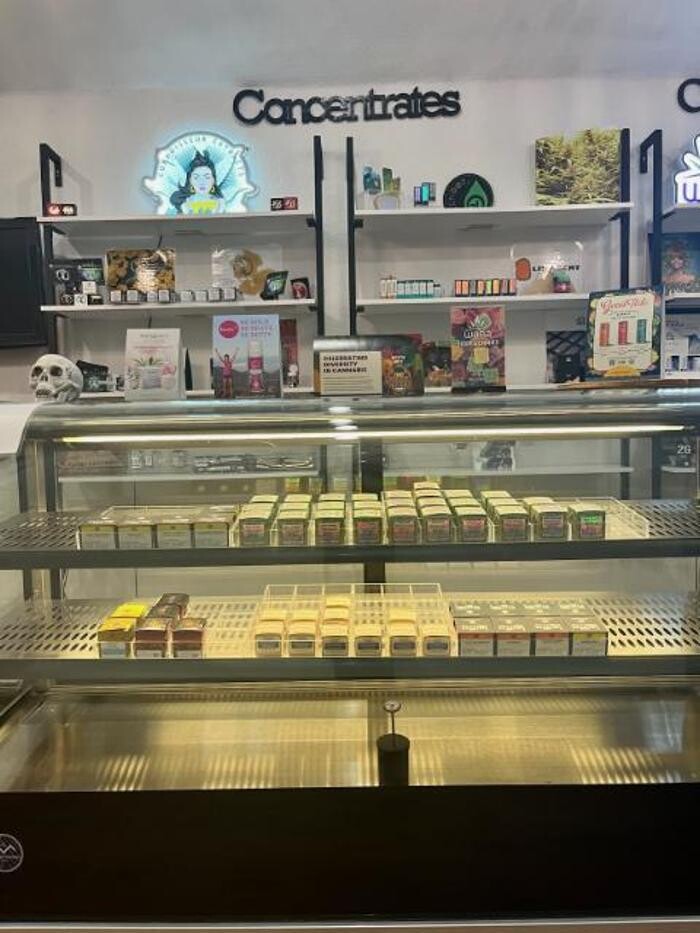 Images Del Mundo Weed Dispensary