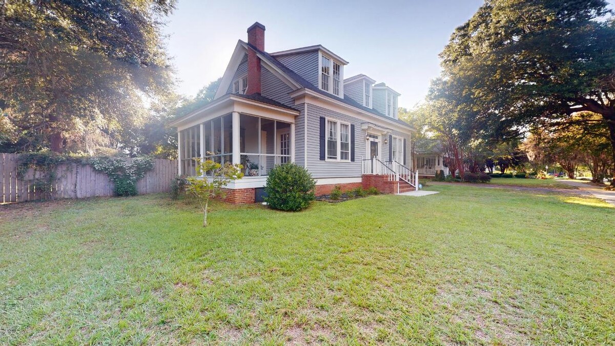 Images Coldwell Banker Deborah Gandy