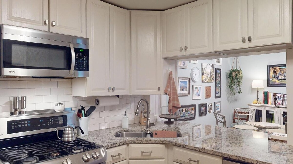 Images Coldwell Banker Deborah Gandy