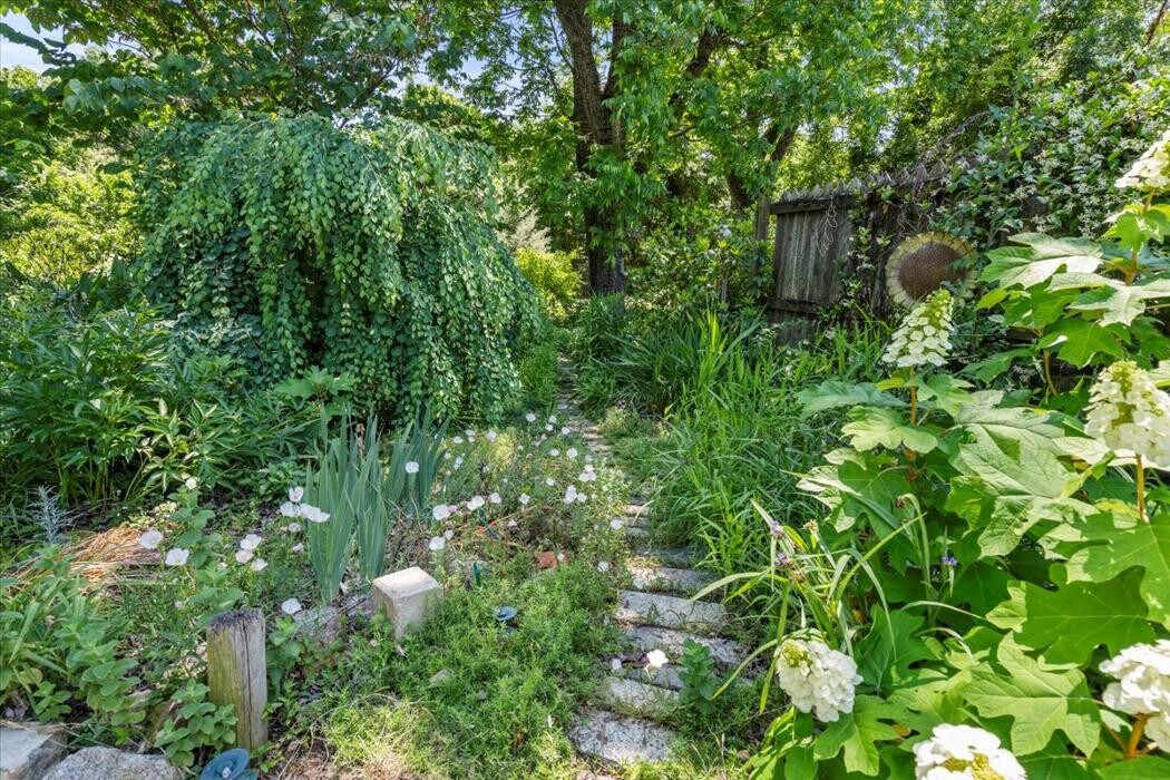 Images Coldwell Banker Deborah Gandy