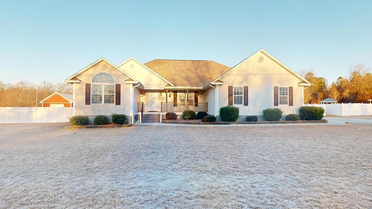 Images Coldwell Banker Deborah Gandy