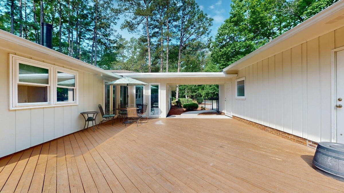 Images Coldwell Banker Deborah Gandy