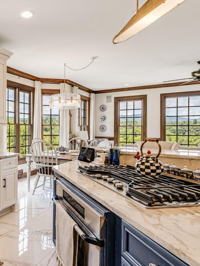 Images Century 21 Delia Realty Group