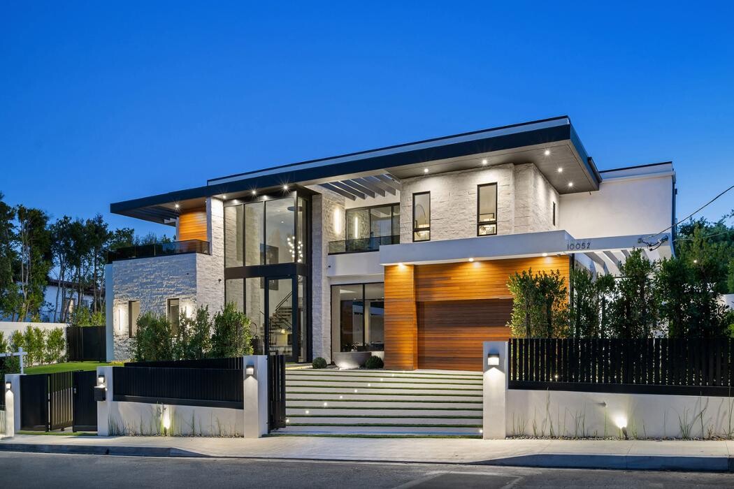 Images Century 21 Delia Realty Group