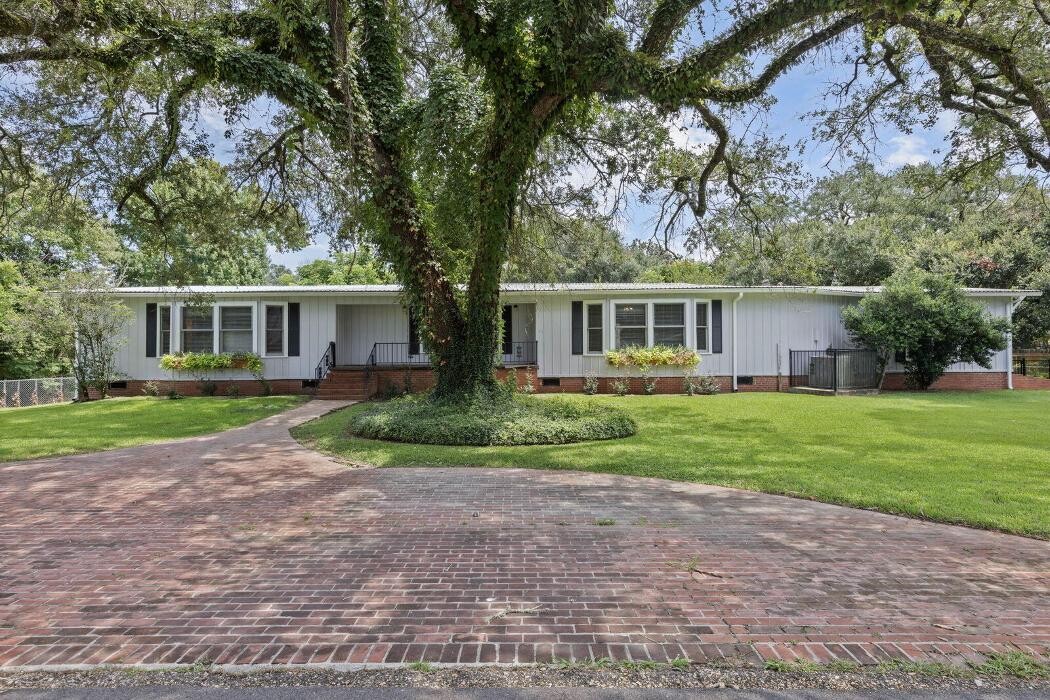 Images Century 21 Delia Realty Group