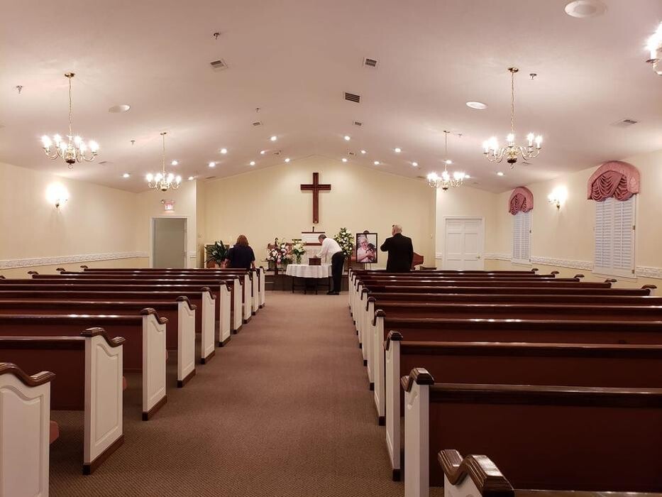 Images Bill Head Funeral Homes & Crematory/ Lilburn Tucker Chapel