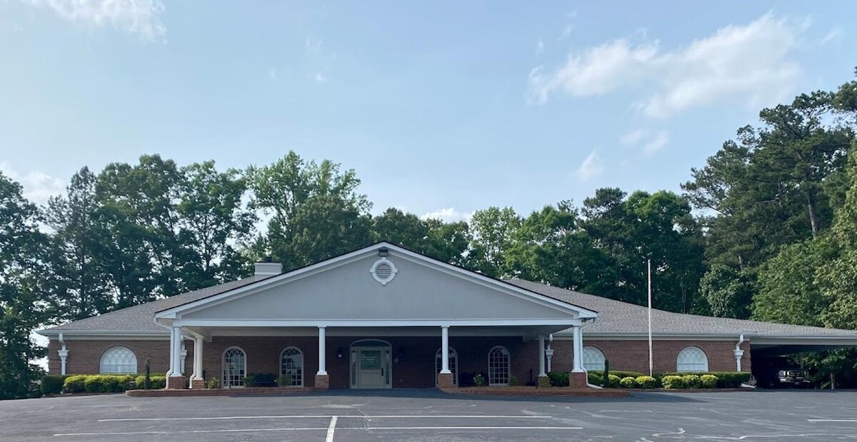 Images Bill Head Funeral Homes & Crematory/ Lilburn Tucker Chapel