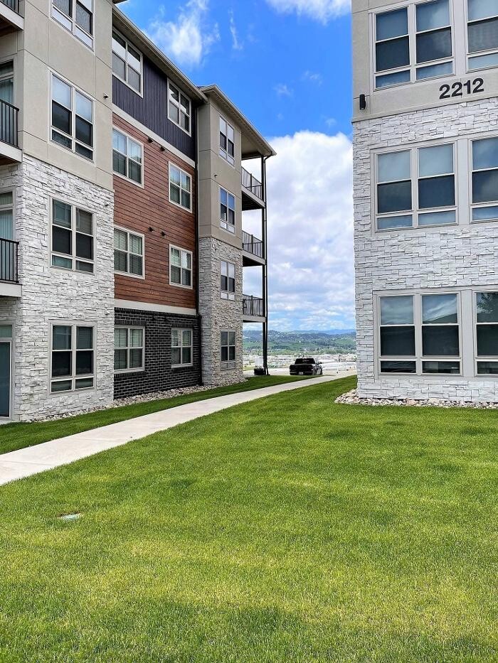 Images Tallgrass Apartments