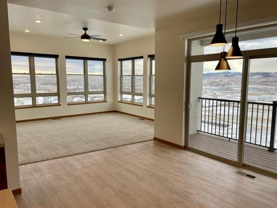 Images Tallgrass Apartments