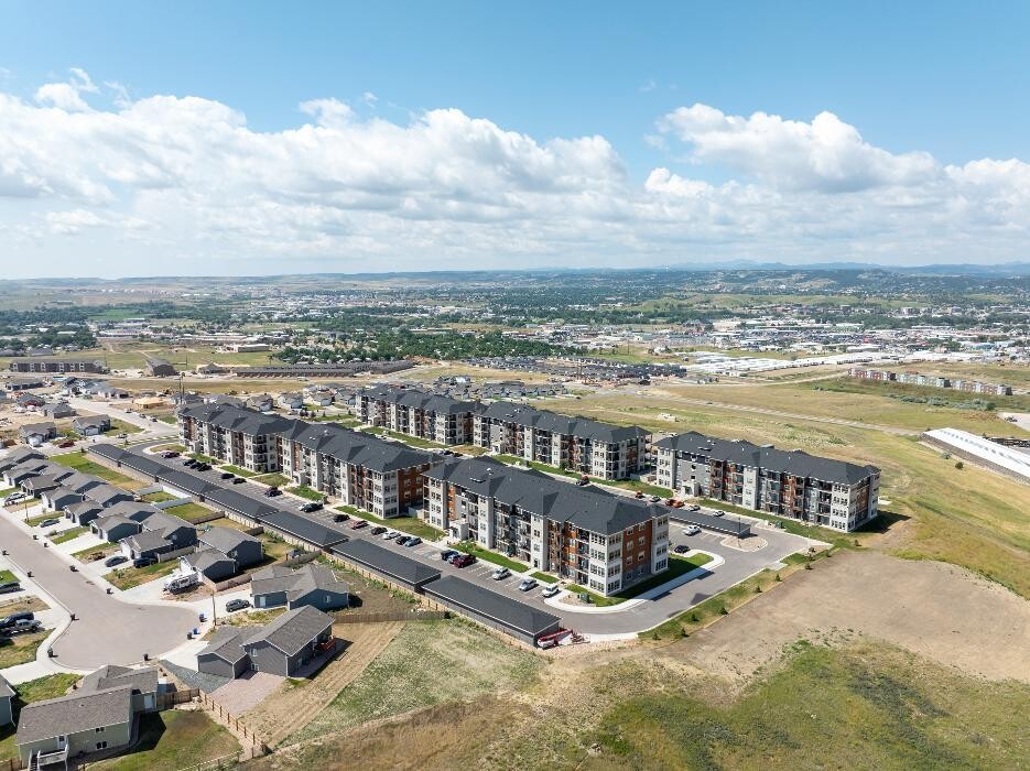 Images Tallgrass Apartments