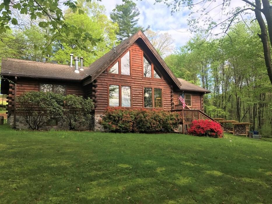 Images Loree Foster Team - Berkshire Hathaway HomeServices Homesale Realty