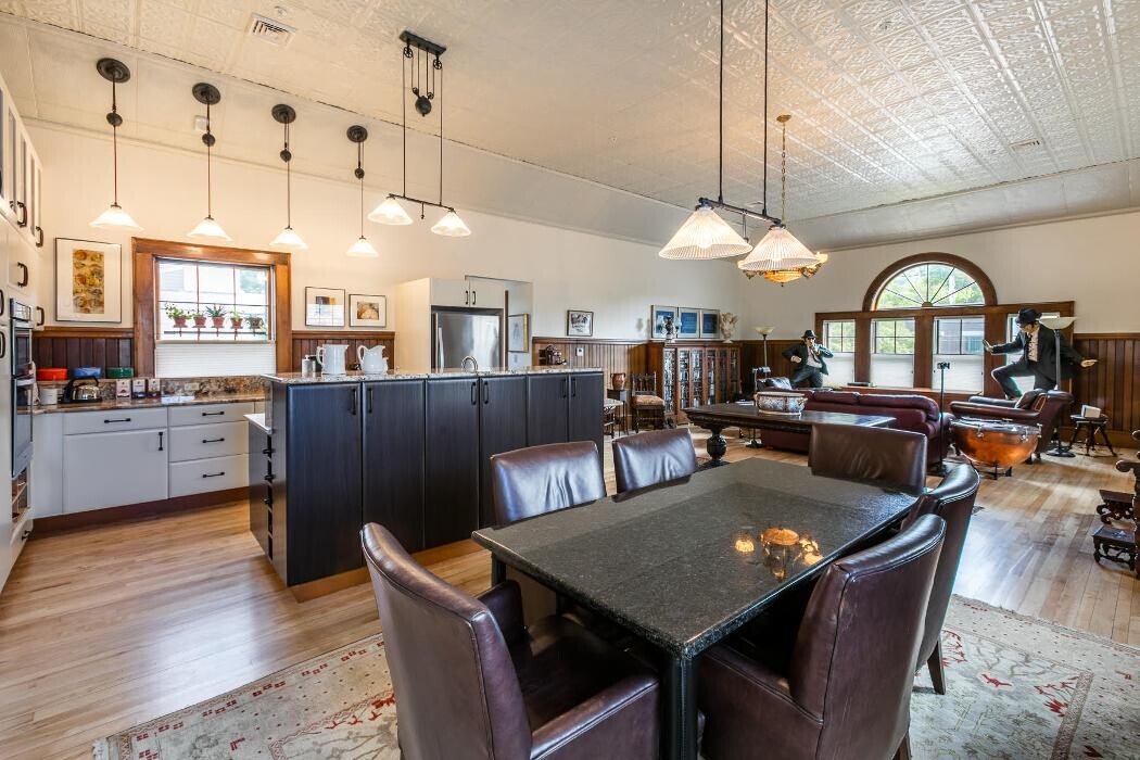 Images Vanessa Stone Real Estate, LLC