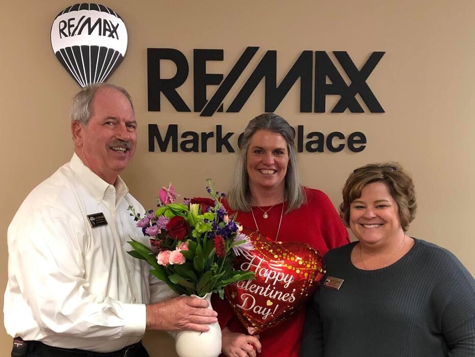 Images Nancy Drinkard - RE/MAX MarketPlace