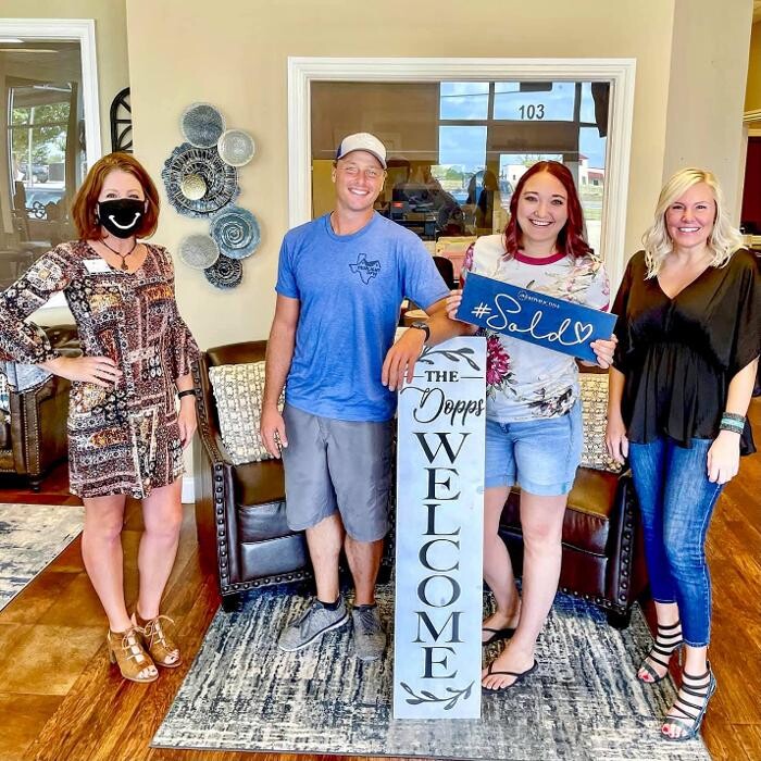 Images Twenty-Two Realty - The Robyn & Lanae Team