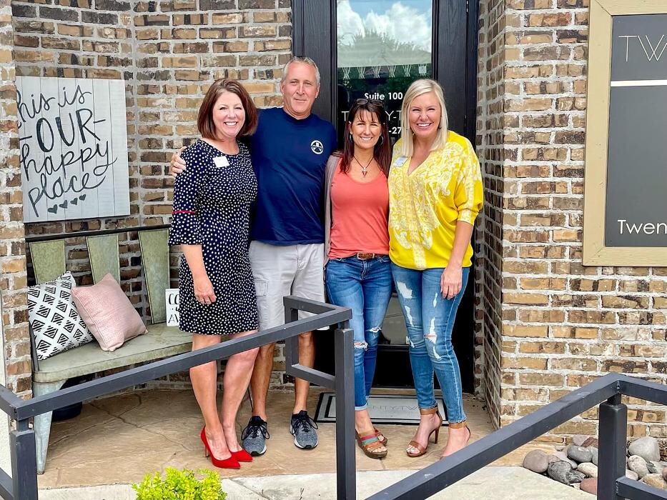 Images Twenty-Two Realty - The Robyn & Lanae Team