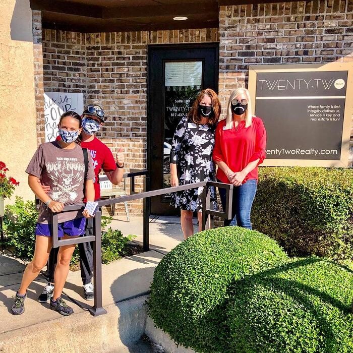 Images Twenty-Two Realty - The Robyn & Lanae Team