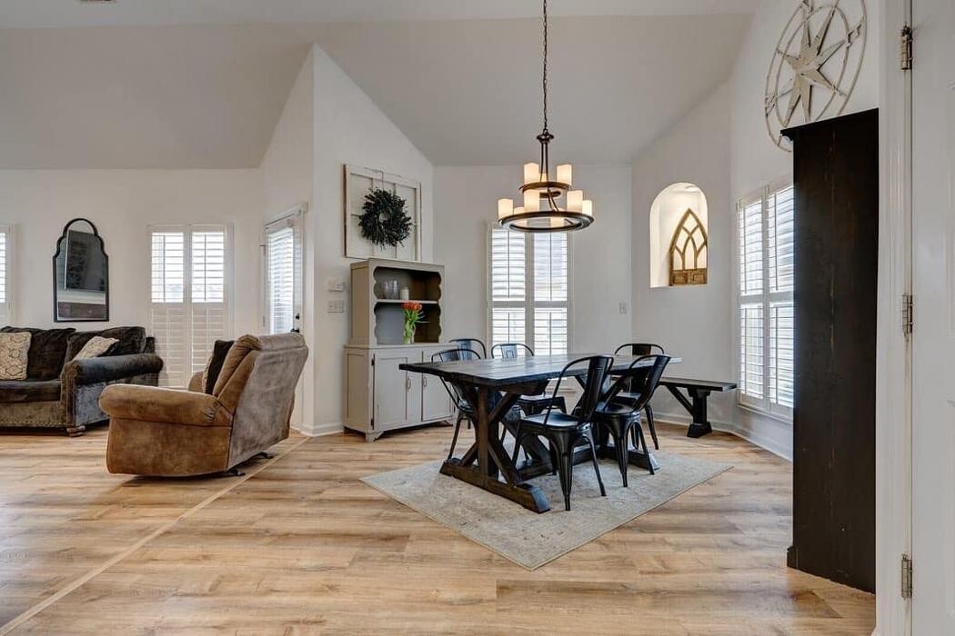 Images Lee Marlow - RealtySouth