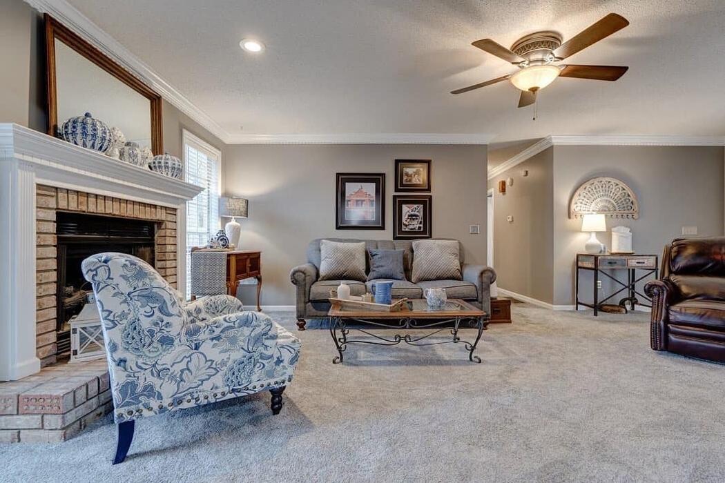 Images Lee Marlow - RealtySouth