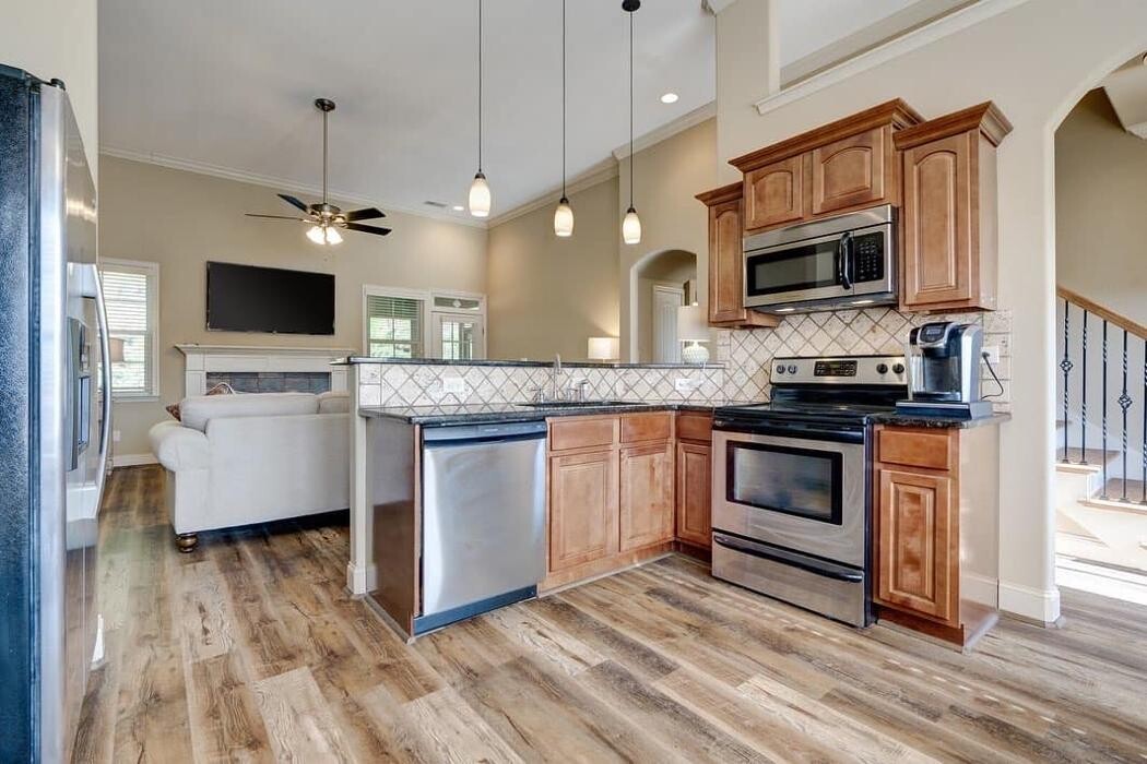 Images Lee Marlow - RealtySouth