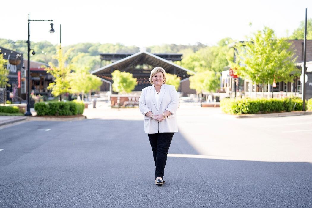 Images Lee Marlow - RealtySouth