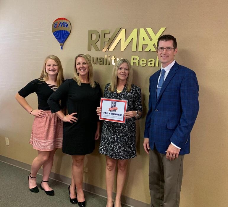 Images Frank Van Dresser Team: RE/MAX Quality Realty