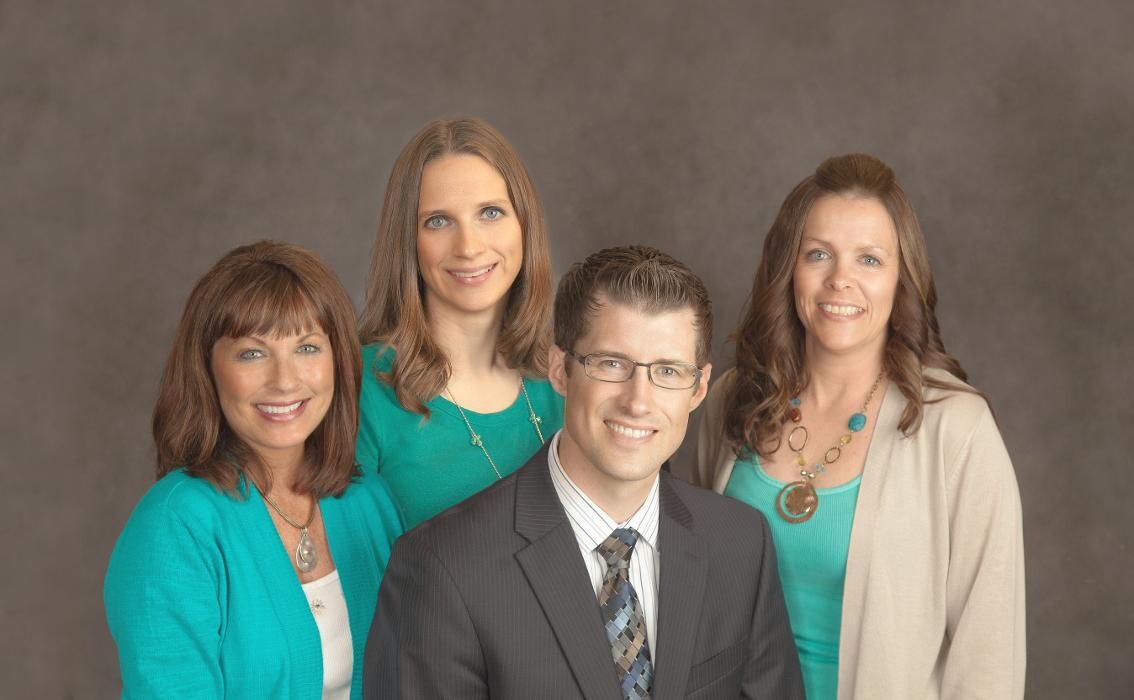 Images Frank Van Dresser Team: RE/MAX Quality Realty