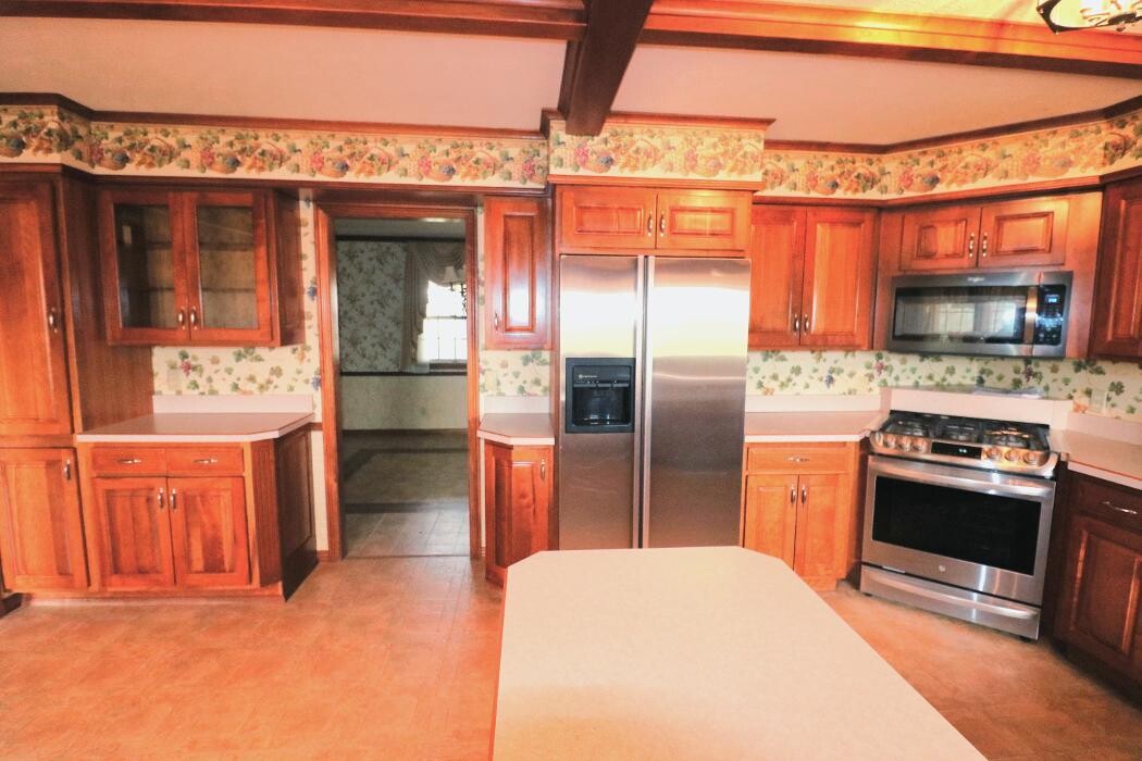 Images Frank Van Dresser Team: RE/MAX Quality Realty