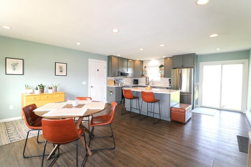 Images Frank Van Dresser Team: RE/MAX Quality Realty