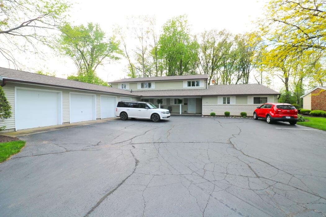 Images Frank Van Dresser Team: RE/MAX Quality Realty