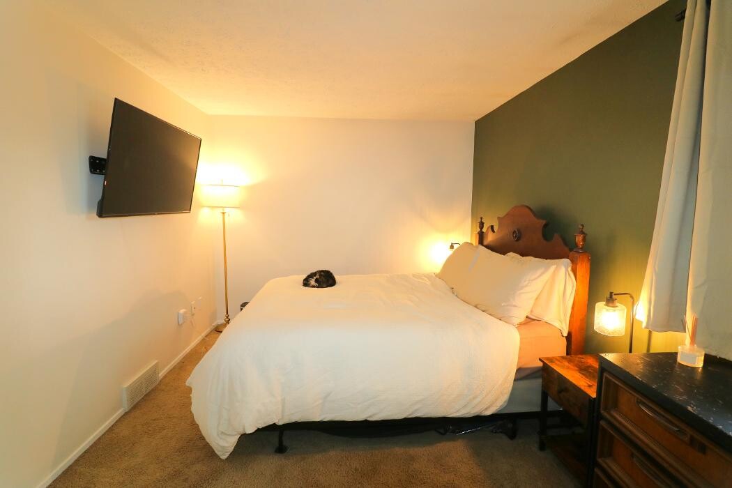 Images Frank Van Dresser Team: RE/MAX Quality Realty