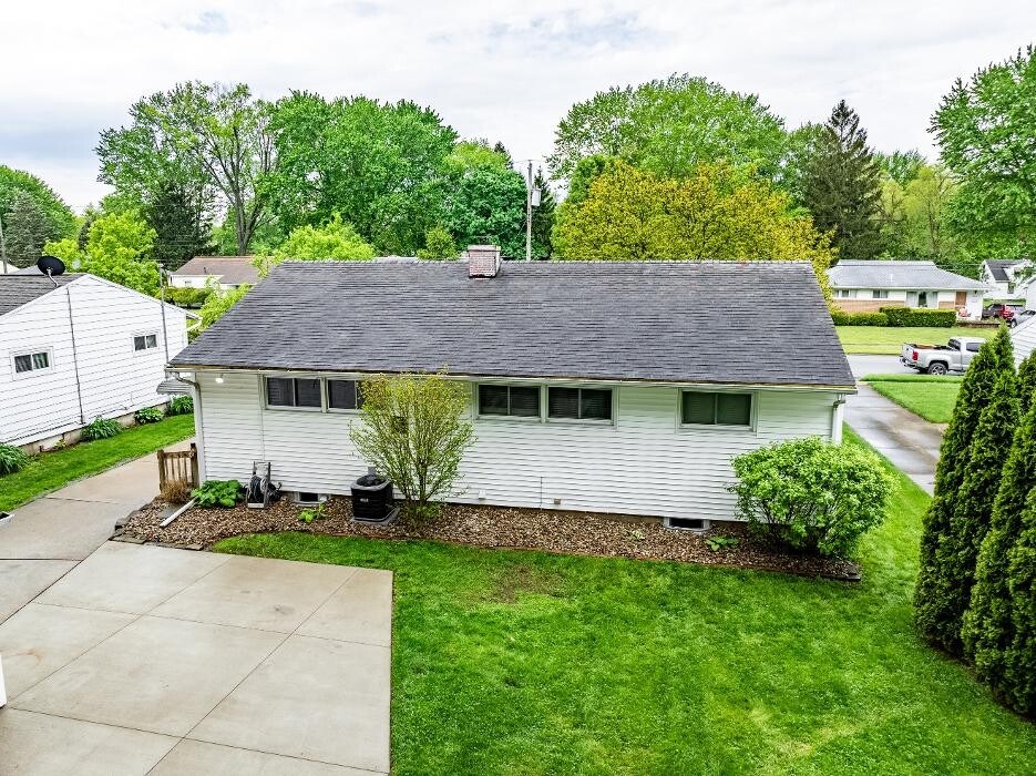 Images Frank Van Dresser Team: RE/MAX Quality Realty