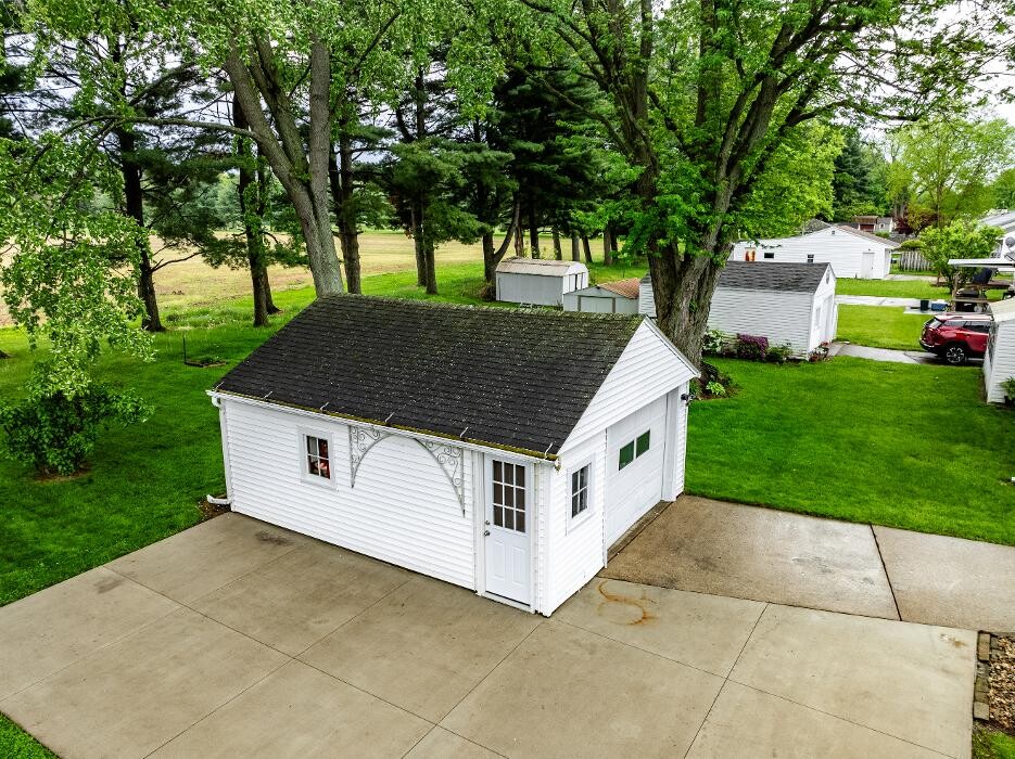 Images Frank Van Dresser Team: RE/MAX Quality Realty