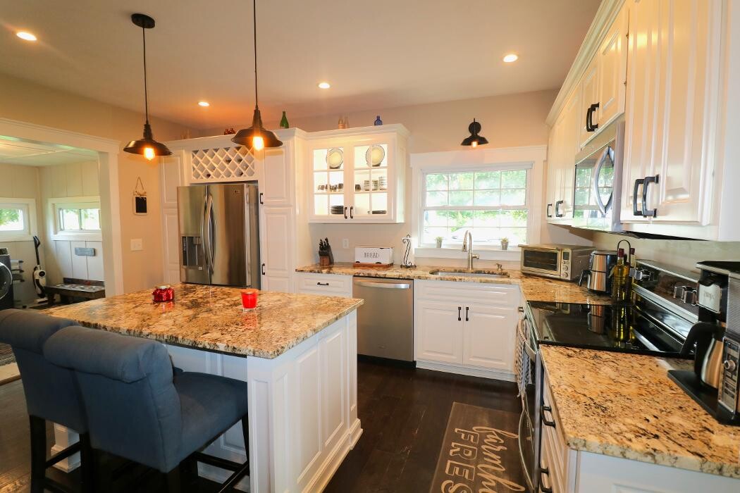 Images Frank Van Dresser Team: RE/MAX Quality Realty