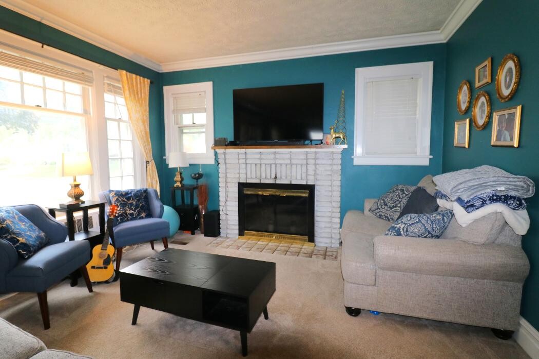 Images Frank Van Dresser Team: RE/MAX Quality Realty