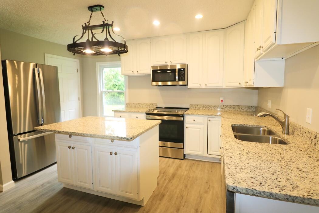 Images Frank Van Dresser Team: RE/MAX Quality Realty