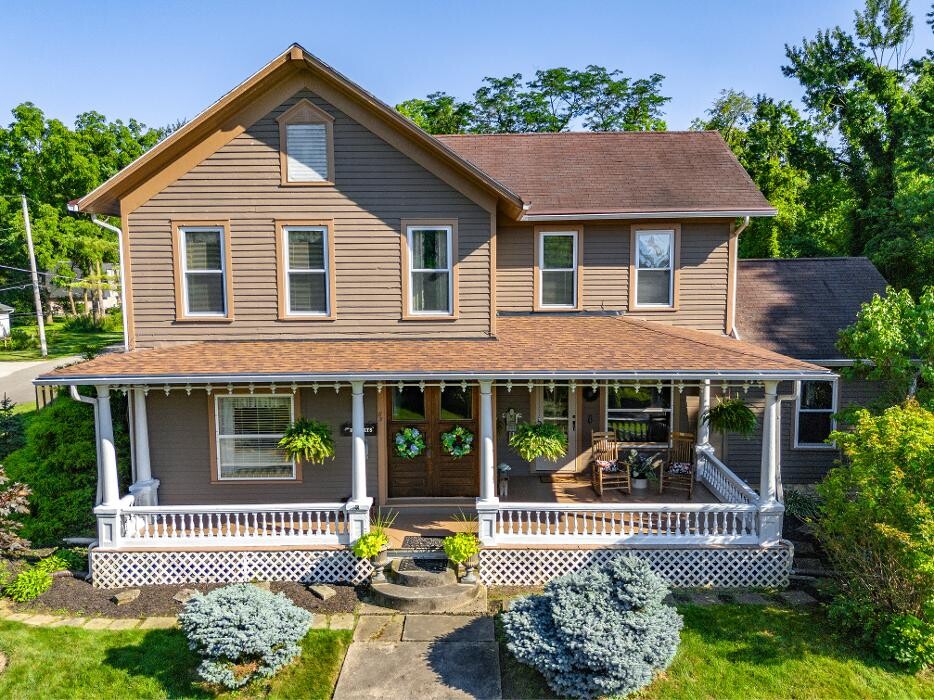 Images Frank Van Dresser Team: RE/MAX Quality Realty