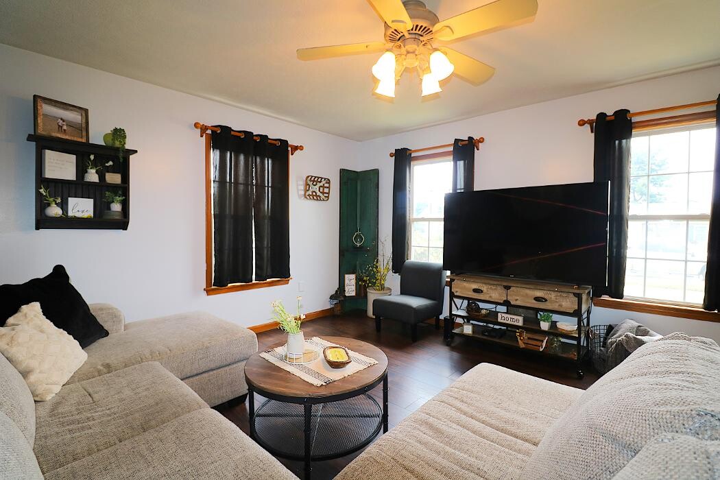 Images Frank Van Dresser Team: RE/MAX Quality Realty