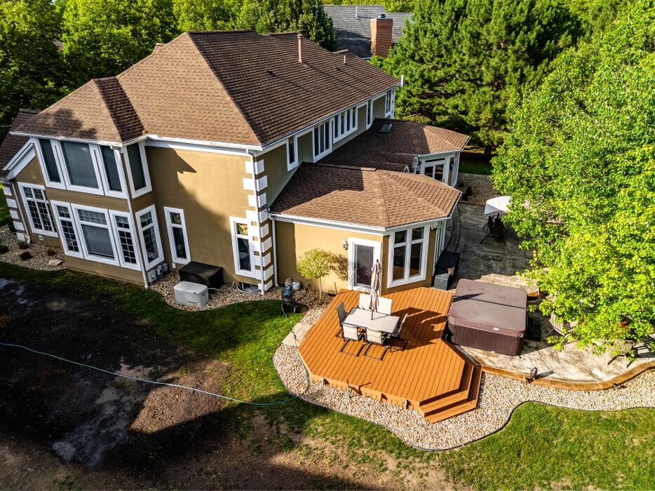 Images Frank Van Dresser Team: RE/MAX Quality Realty