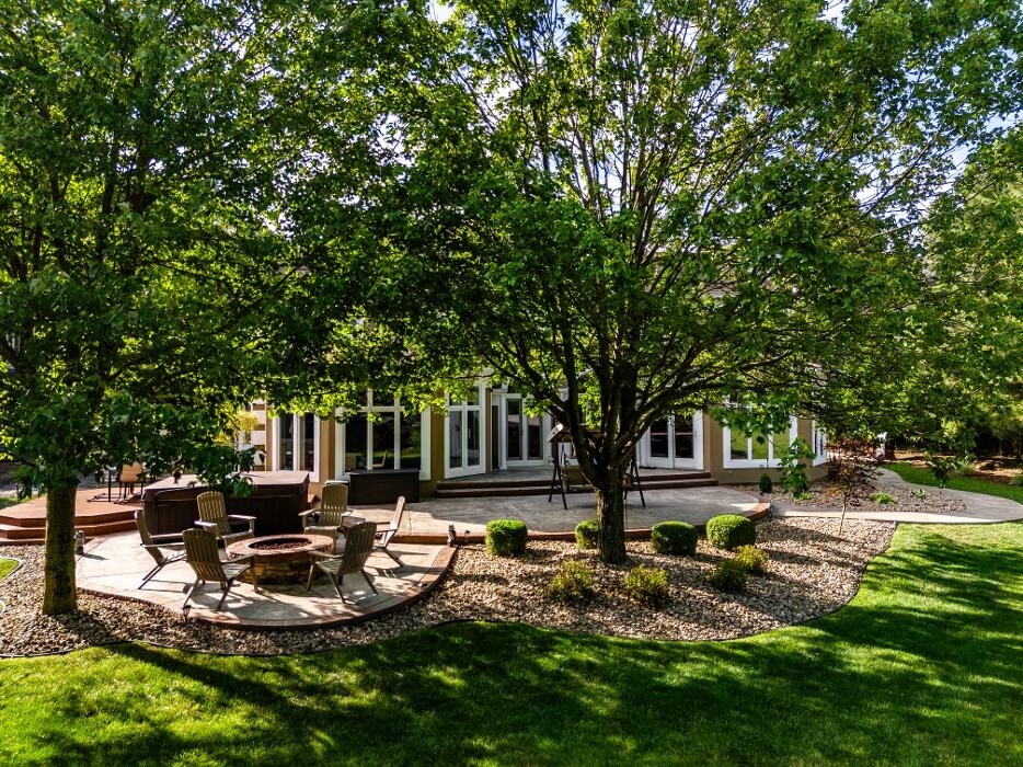 Images Frank Van Dresser Team: RE/MAX Quality Realty